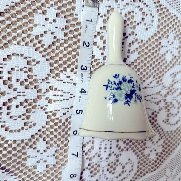 Vintage White Porcelain Dinner Bell Floral Collectables - Picture 2 of 5